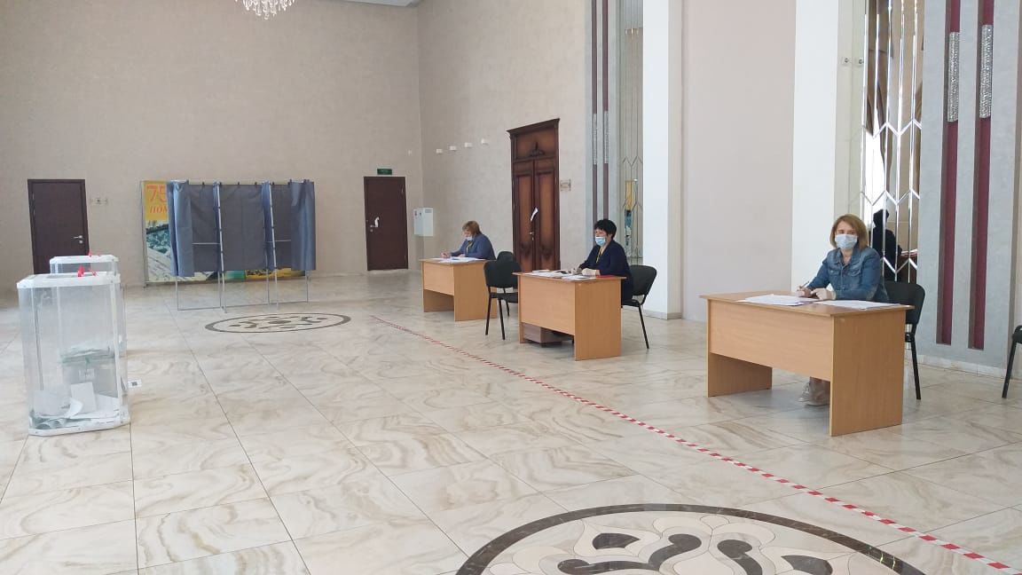 В Кукморе процесс голосования по поправкам в Конституцию РФ проходит организованно