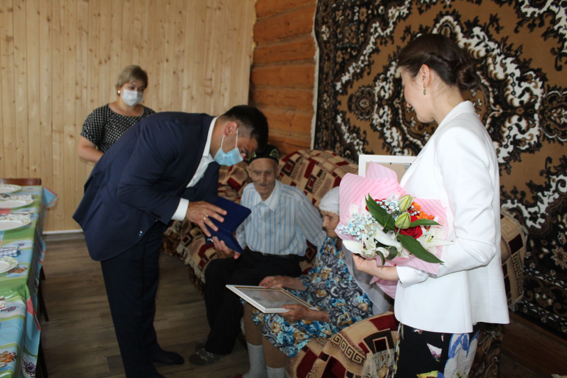 Семье Димухаметовым из Кукморского района вручили медаль за «Любовь и верность»