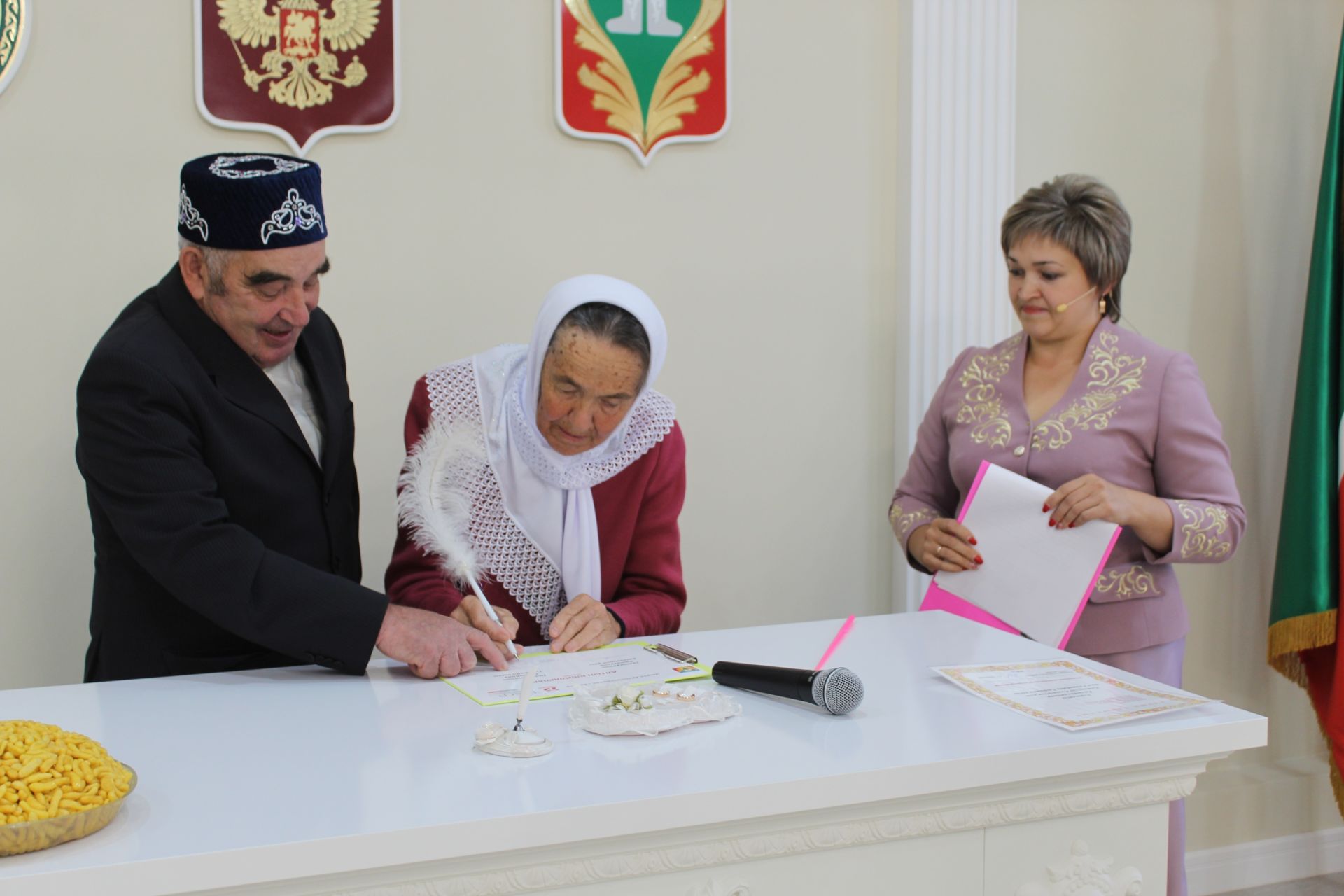 Супруги с 50-летним стажем из Кукмора внесены в книгу «Почетные юбиляры района»