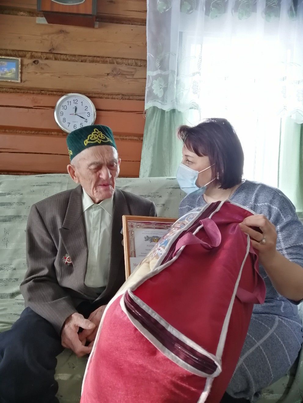 Кукмара районында яшәүче юбиляр РФ Президентының котлау открыткасын алды