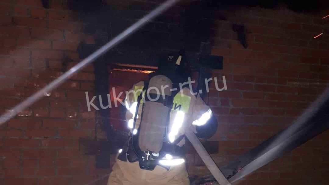 В Кукморском районе ночью сгорел дом