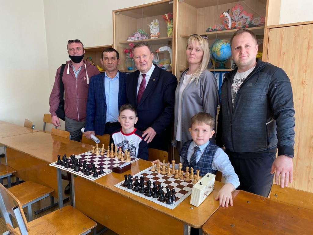 В Кукморе прошло соревнование по шахматам памяти заслуженного строителя России Мияссара Мансурова