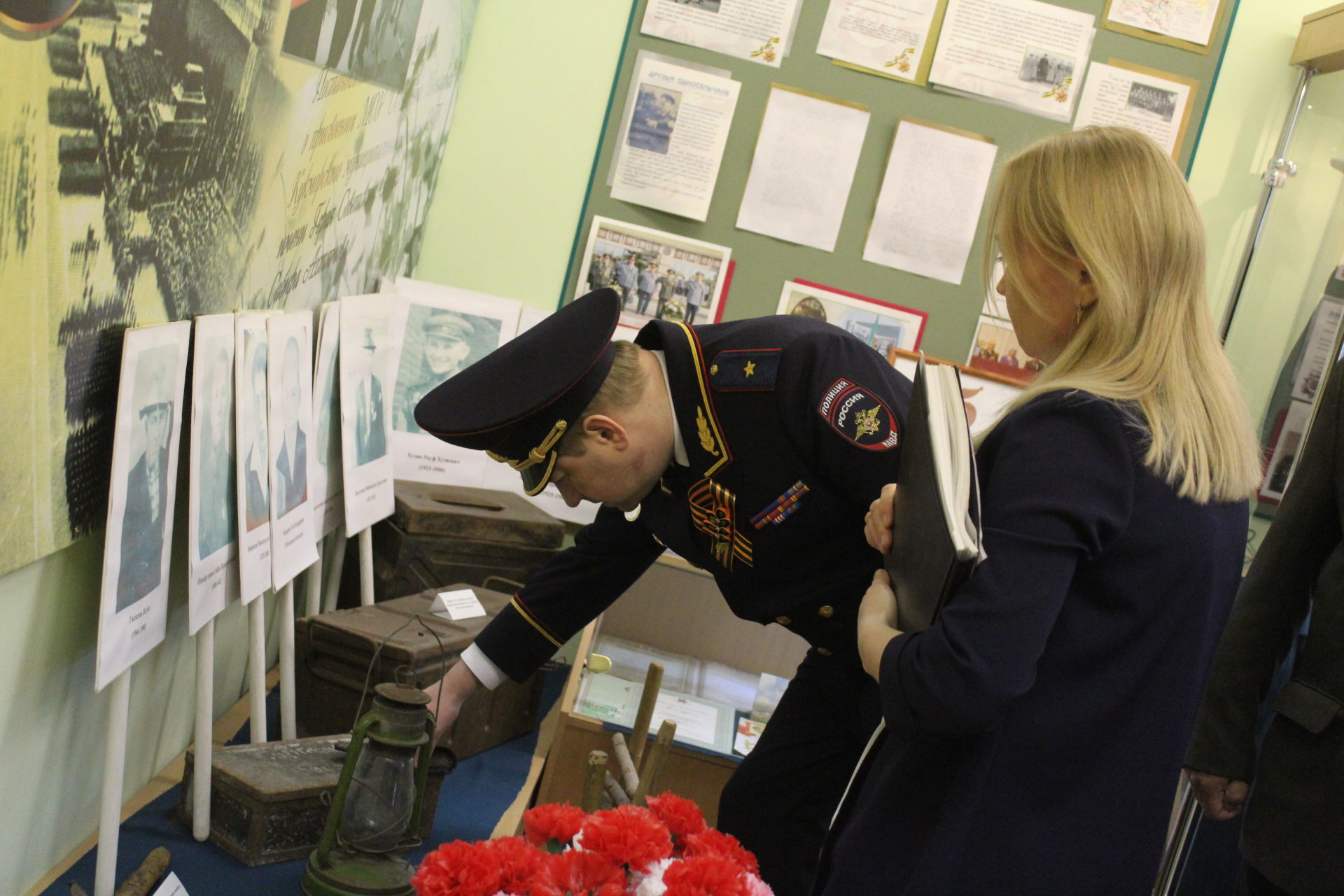 Замглавы МВД Татарстана возложил цветы к могиле Героя СССР Сабира Ахтямова