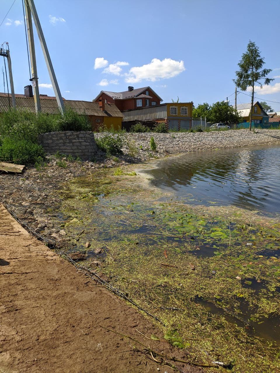 В Кукморе активисты очищают от мусора русло реки Нурминка