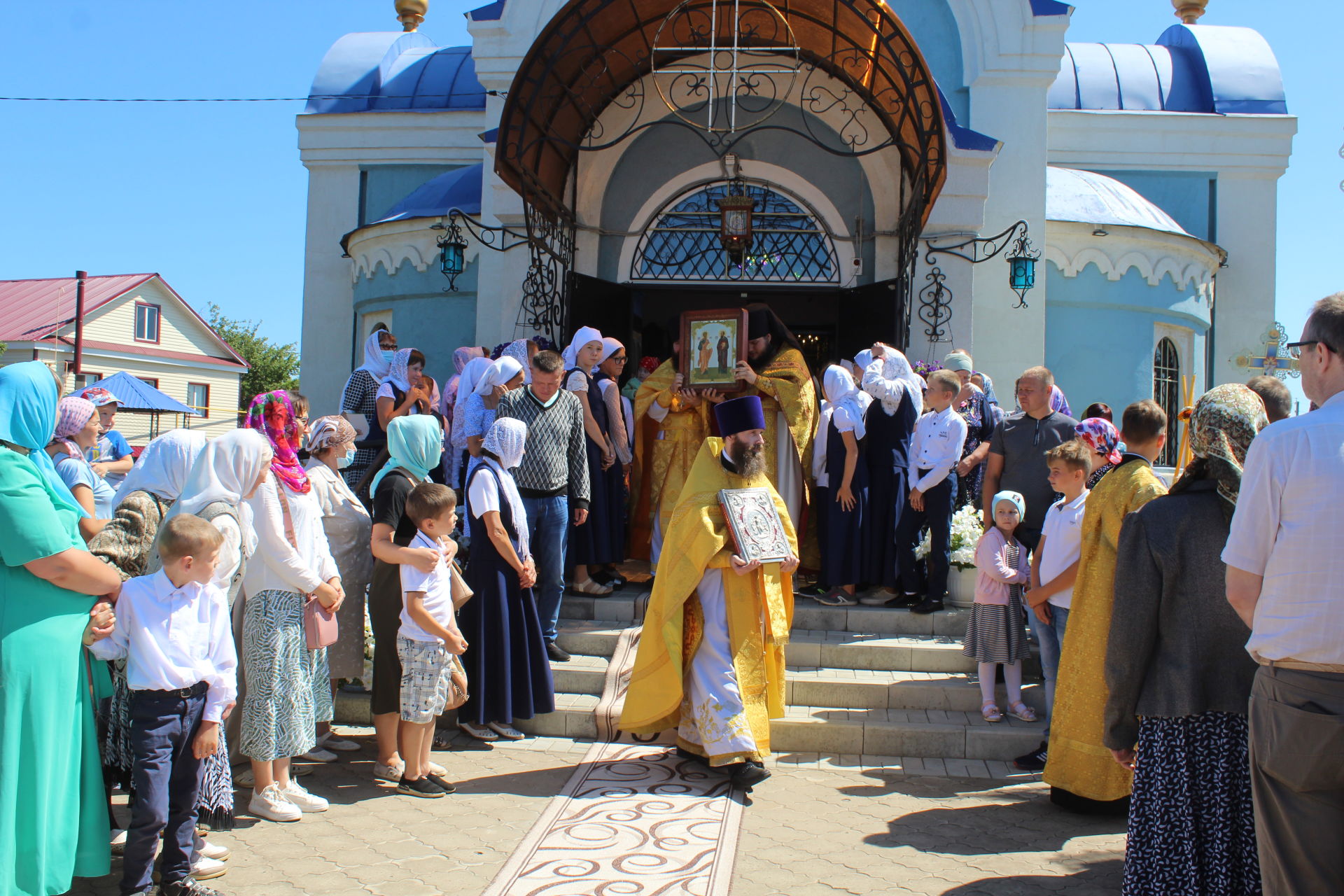 Изге бәйрәм көнендә митрополит Кирилл Кукмара Петропавлов храмында литургия кылды