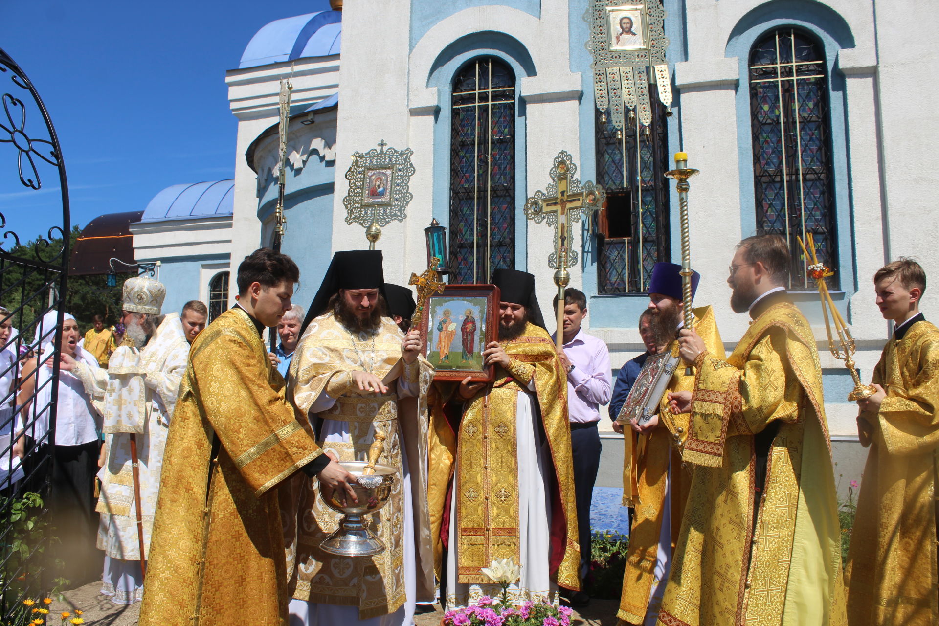 Изге бәйрәм көнендә митрополит Кирилл Кукмара Петропавлов храмында литургия кылды