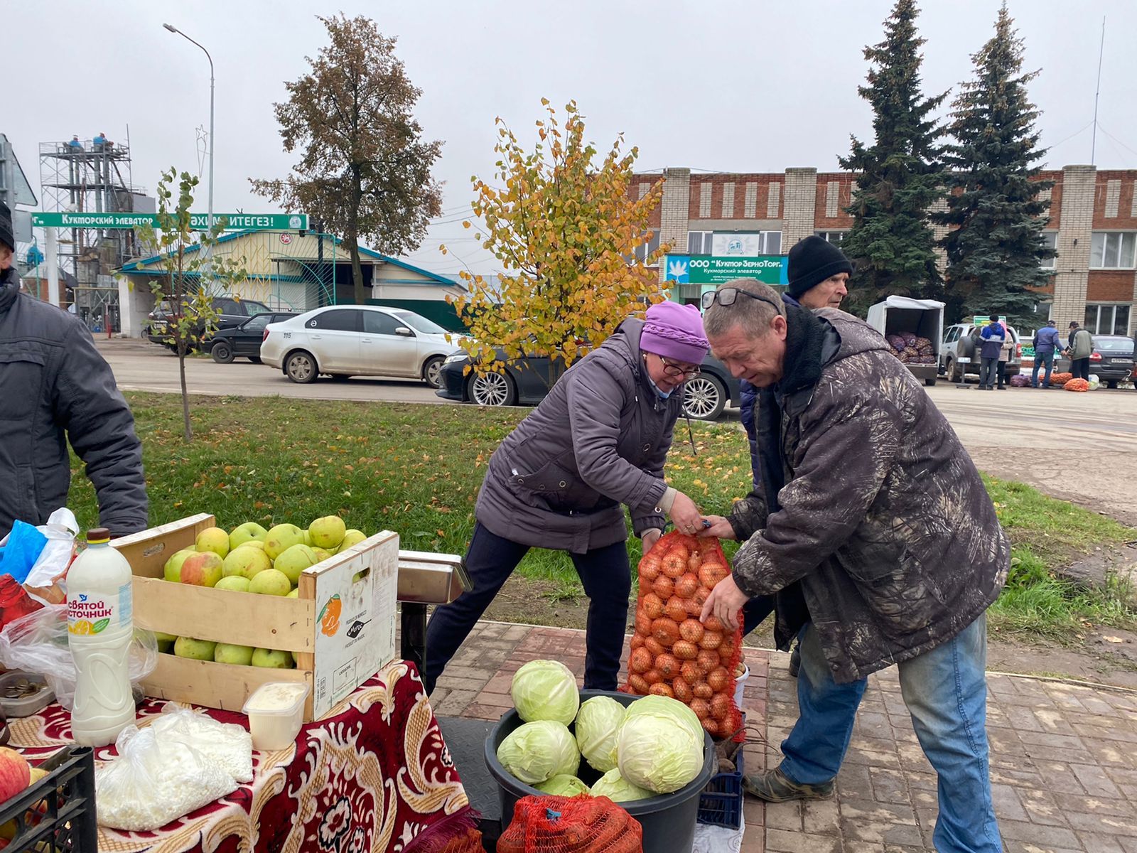 В Кукморе прошла ярмарка, посвященная Международному дню пожилого человека