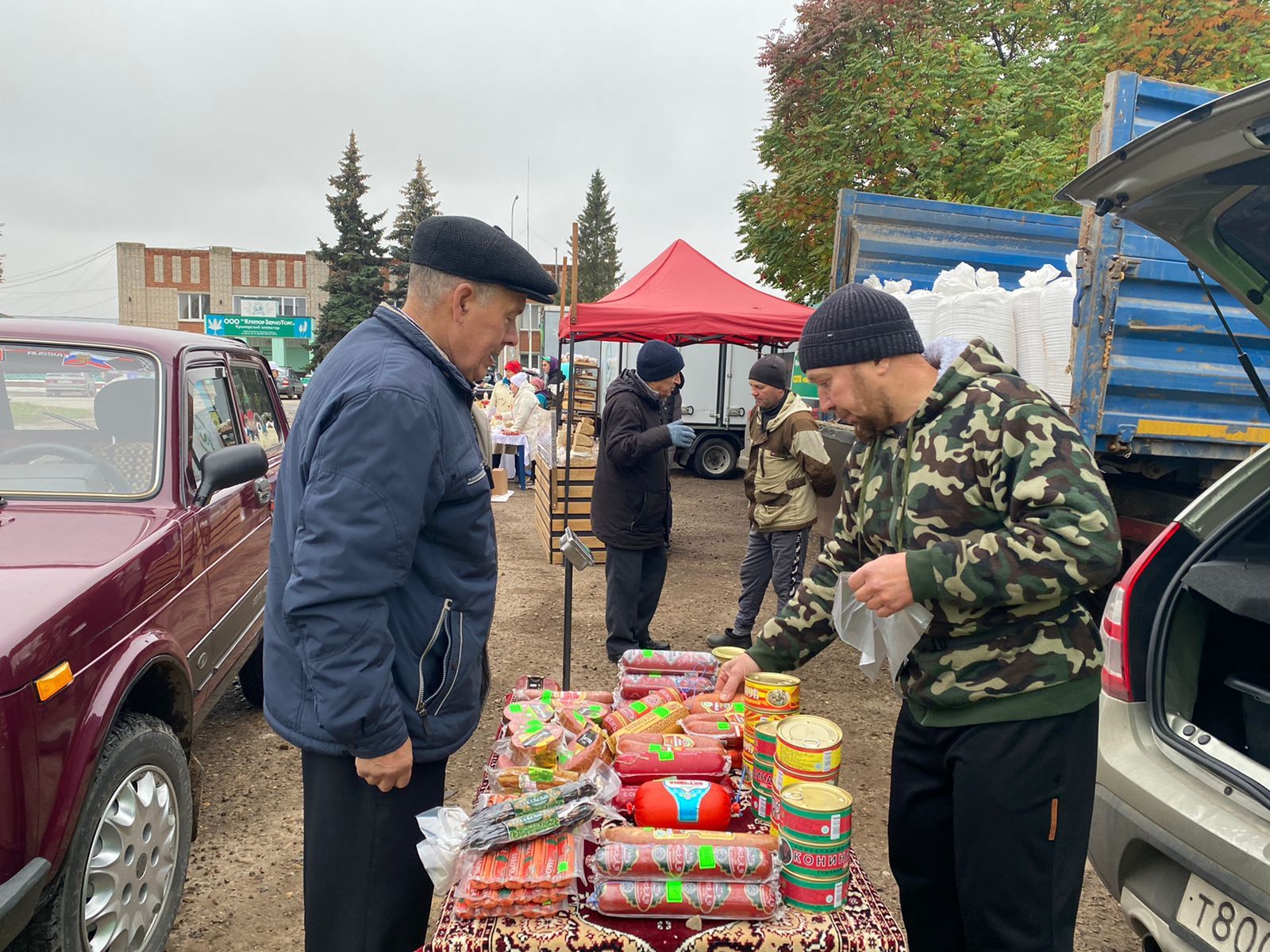 В Кукморе прошла ярмарка, посвященная Международному дню пожилого человека