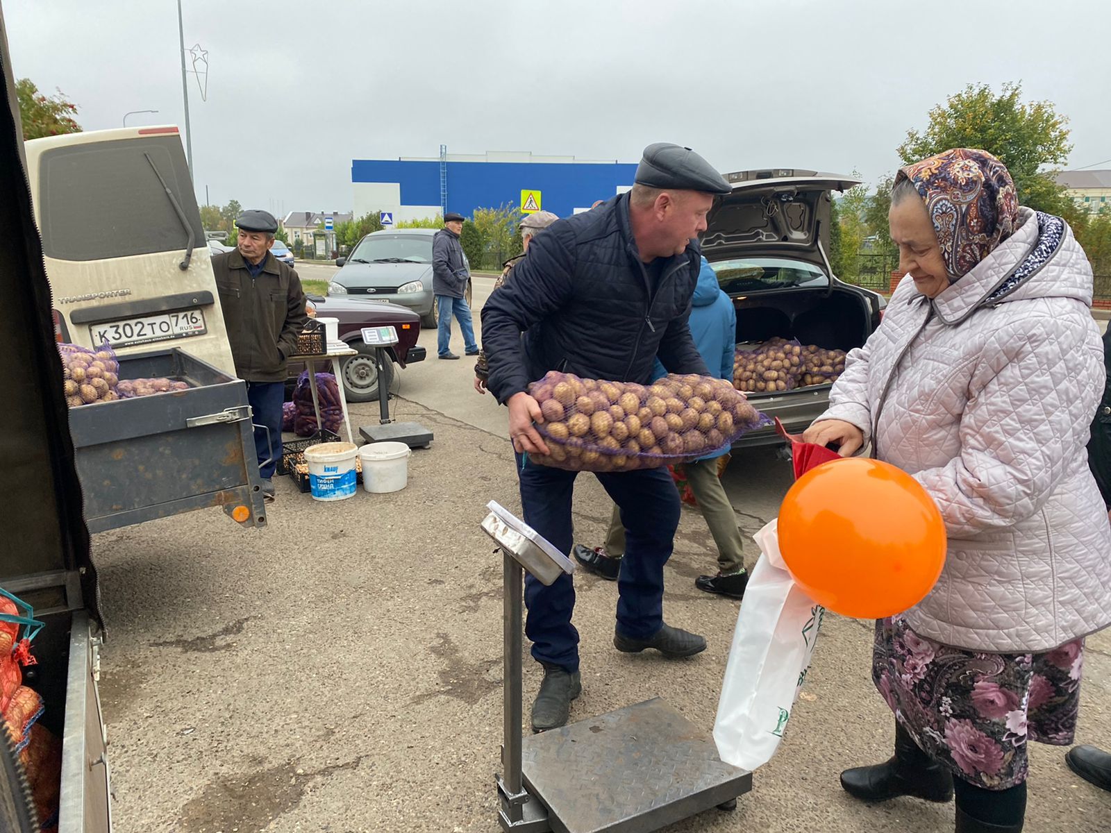 В Кукморе прошла ярмарка, посвященная Международному дню пожилого человека