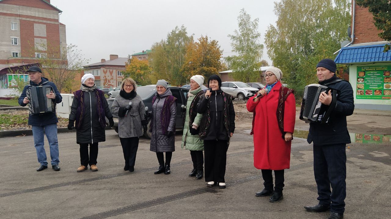 В Кукморе прошла ярмарка, посвященная Международному дню пожилого человека