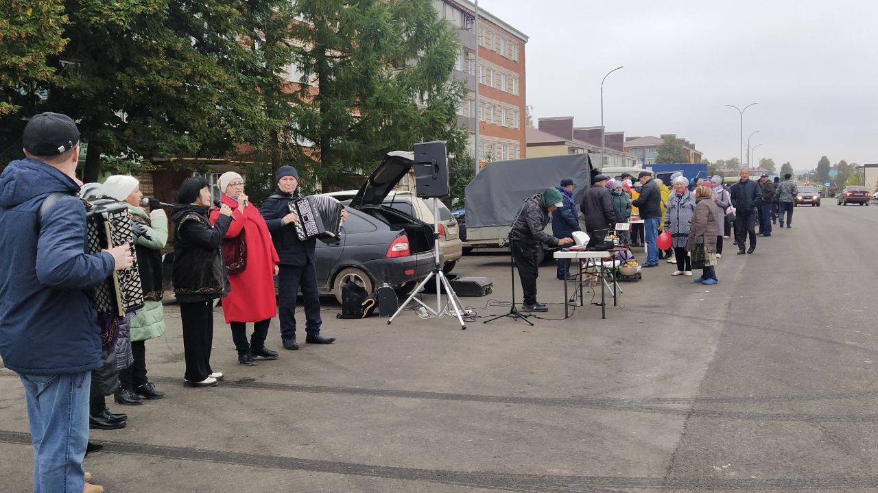 В Кукморе прошла ярмарка, посвященная Международному дню пожилого человека