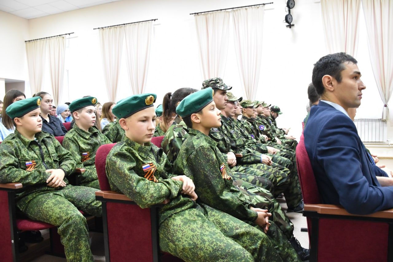 В Кукморский район с места захоронения привезли горсть земли и найденные личные вещи погибшего в годы ВОВ солдата