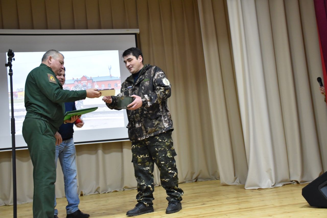 В Кукморский район с места захоронения привезли горсть земли и найденные личные вещи погибшего в годы ВОВ солдата