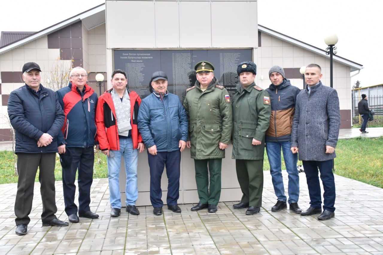 В Кукморский район с места захоронения привезли горсть земли и найденные личные вещи погибшего в годы ВОВ солдата