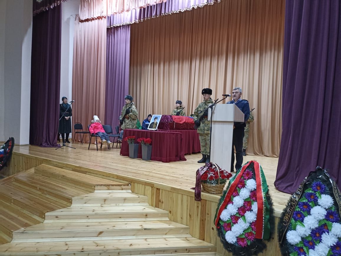 В Кукморском районе простились с погибшим на Украине Айнуром Шарафиевым