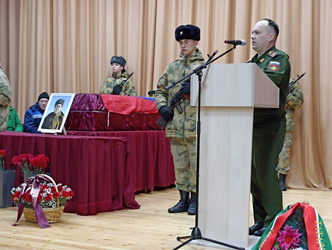 В Кукморском районе простились с погибшим на Украине Айнуром Шарафиевым
