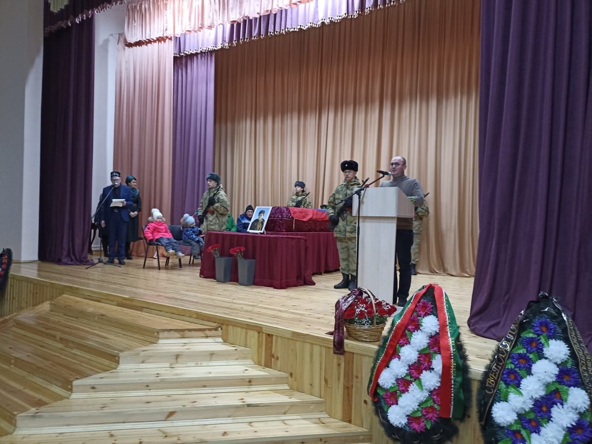 В Кукморском районе простились с погибшим на Украине Айнуром Шарафиевым