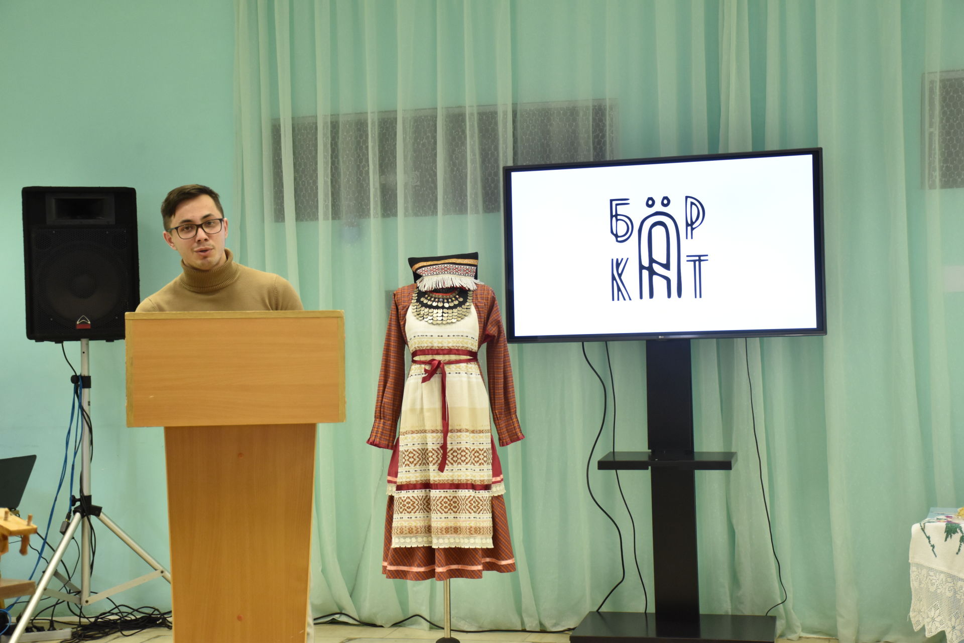 Фольклорчы Геннадий Макаров: Һәр төбәкнең үз теле, үз кыйммәте, милли киемнәре бар