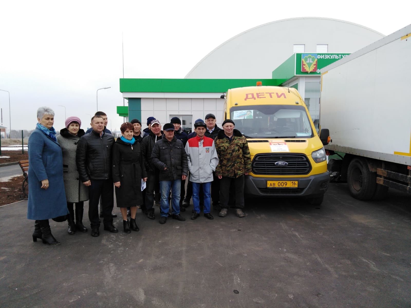 Из Кукмора в Казань отправились две машины с гуманитарной помощью в рамках акции «Подарок воину»
