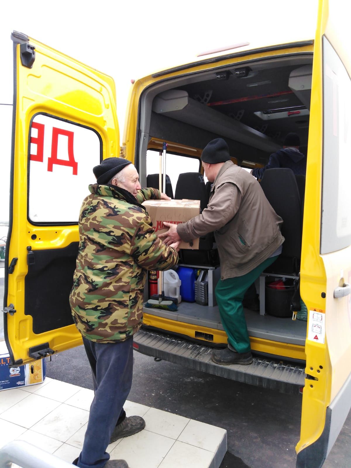 Из Кукмора в Казань отправились две машины с гуманитарной помощью в рамках акции «Подарок воину»