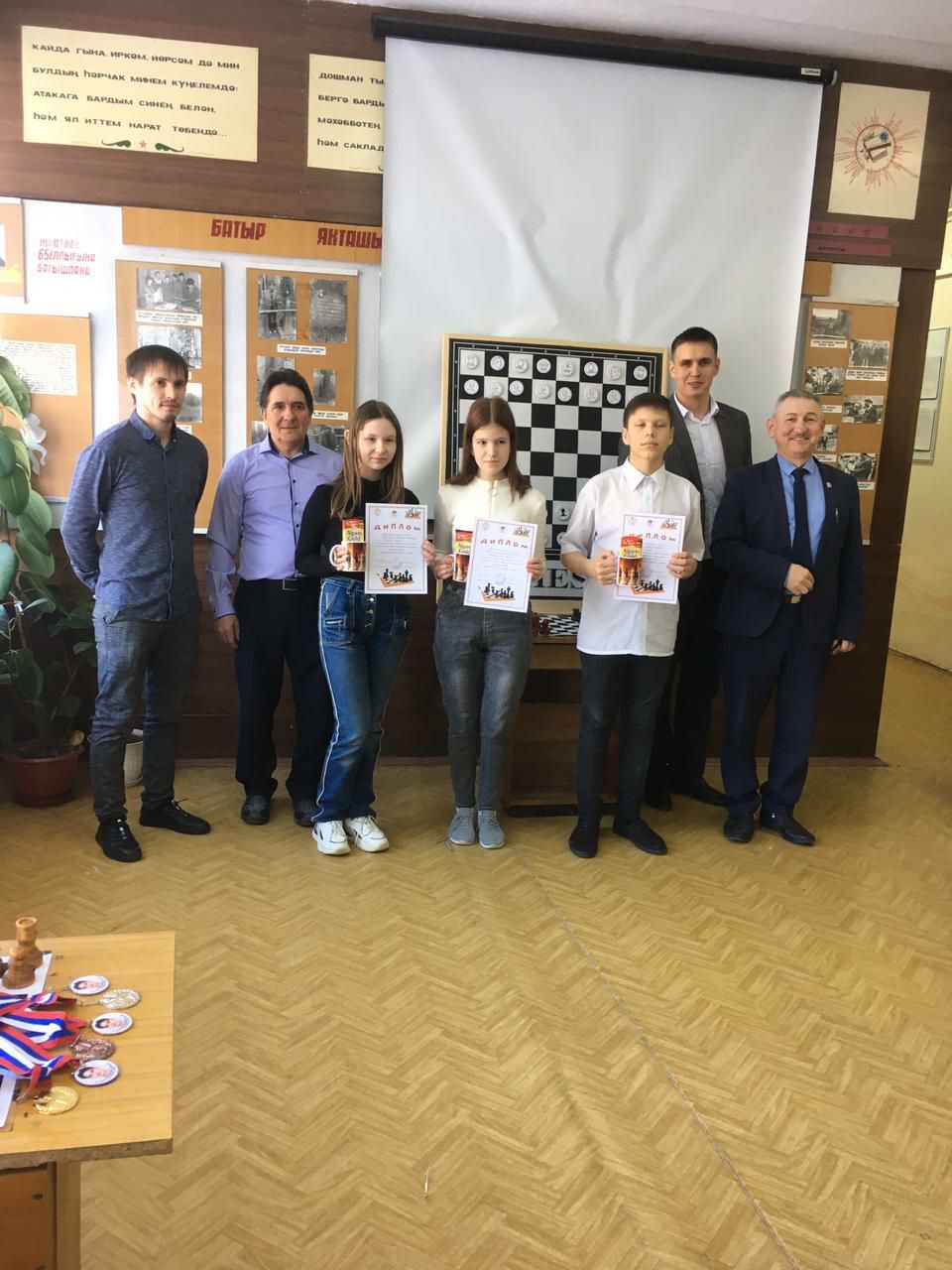 В Нижнеискубашской школе провели турнир по шахматам памяти Дамира Халикова