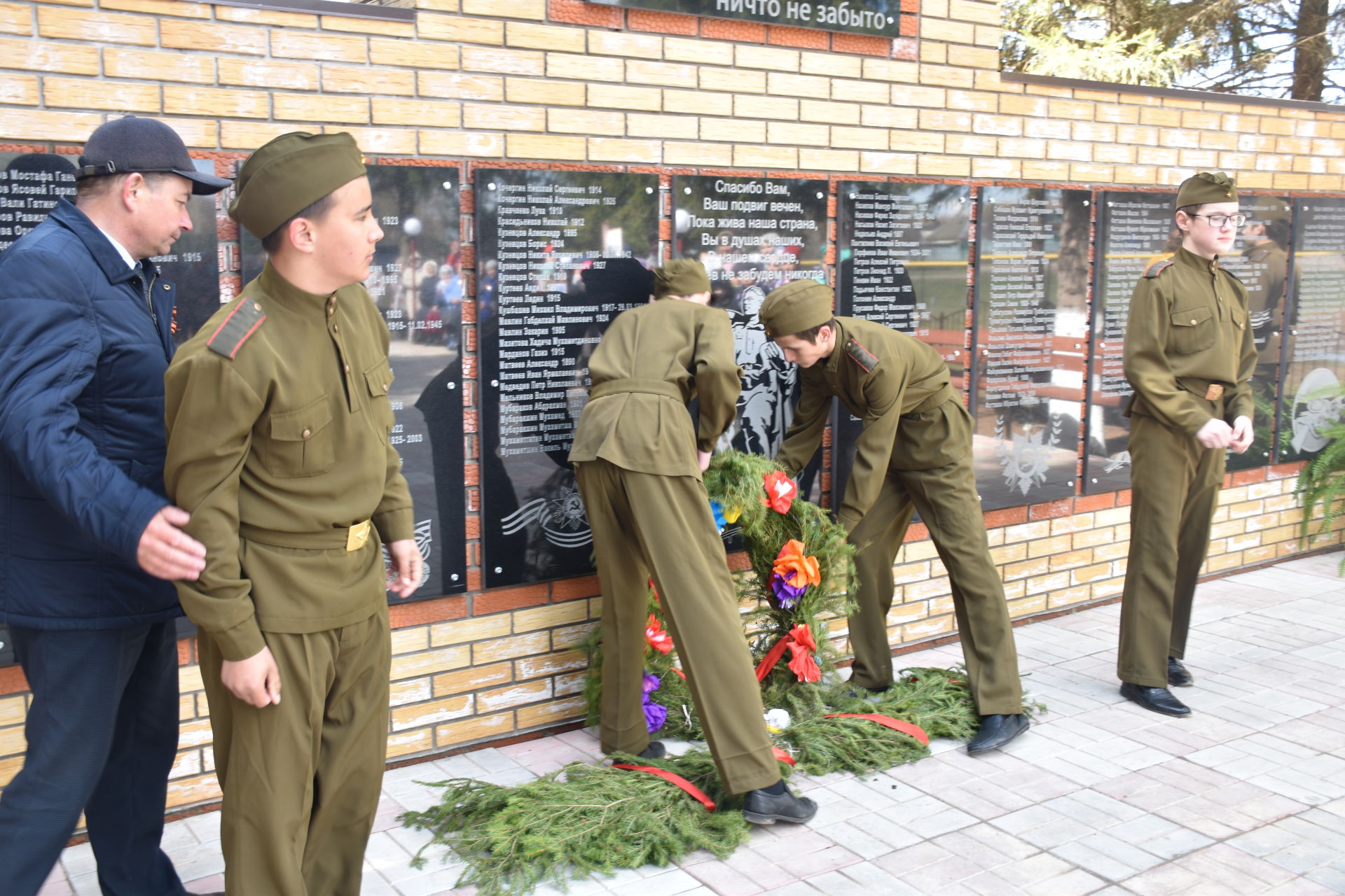 В кукморской деревне Нырты открыли памятник-стелу