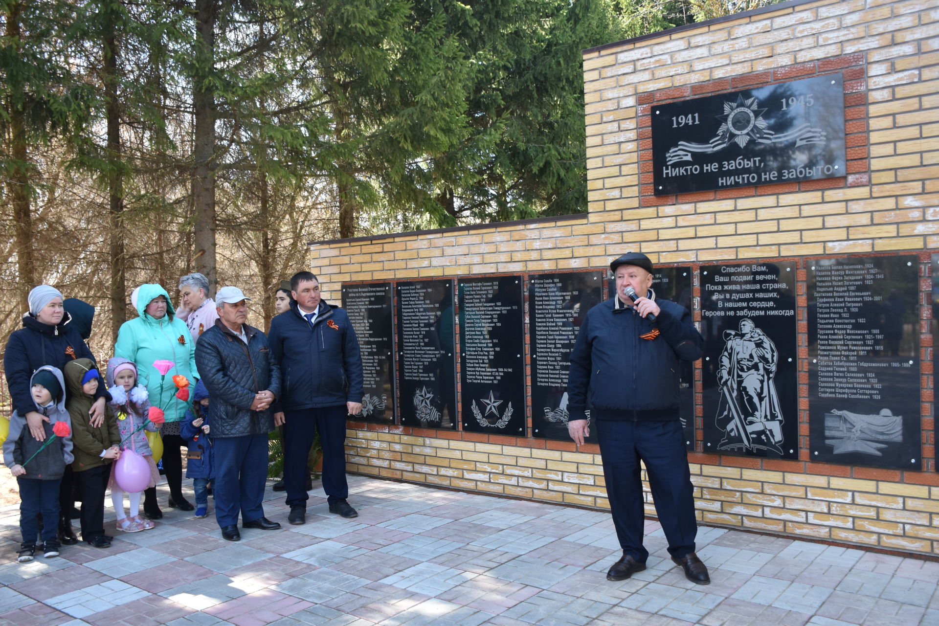 В кукморской деревне Нырты открыли памятник-стелу