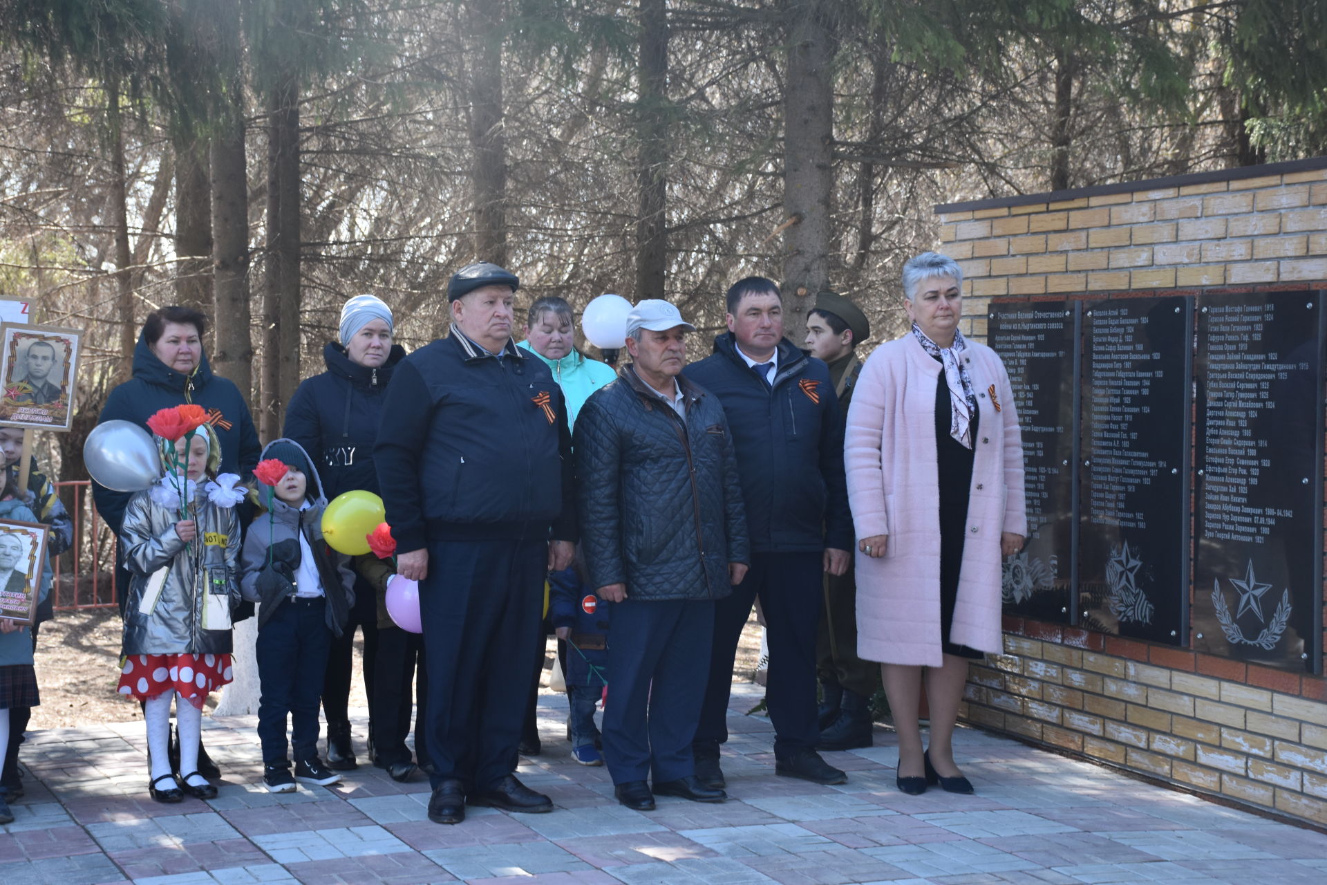 В кукморской деревне Нырты открыли памятник-стелу