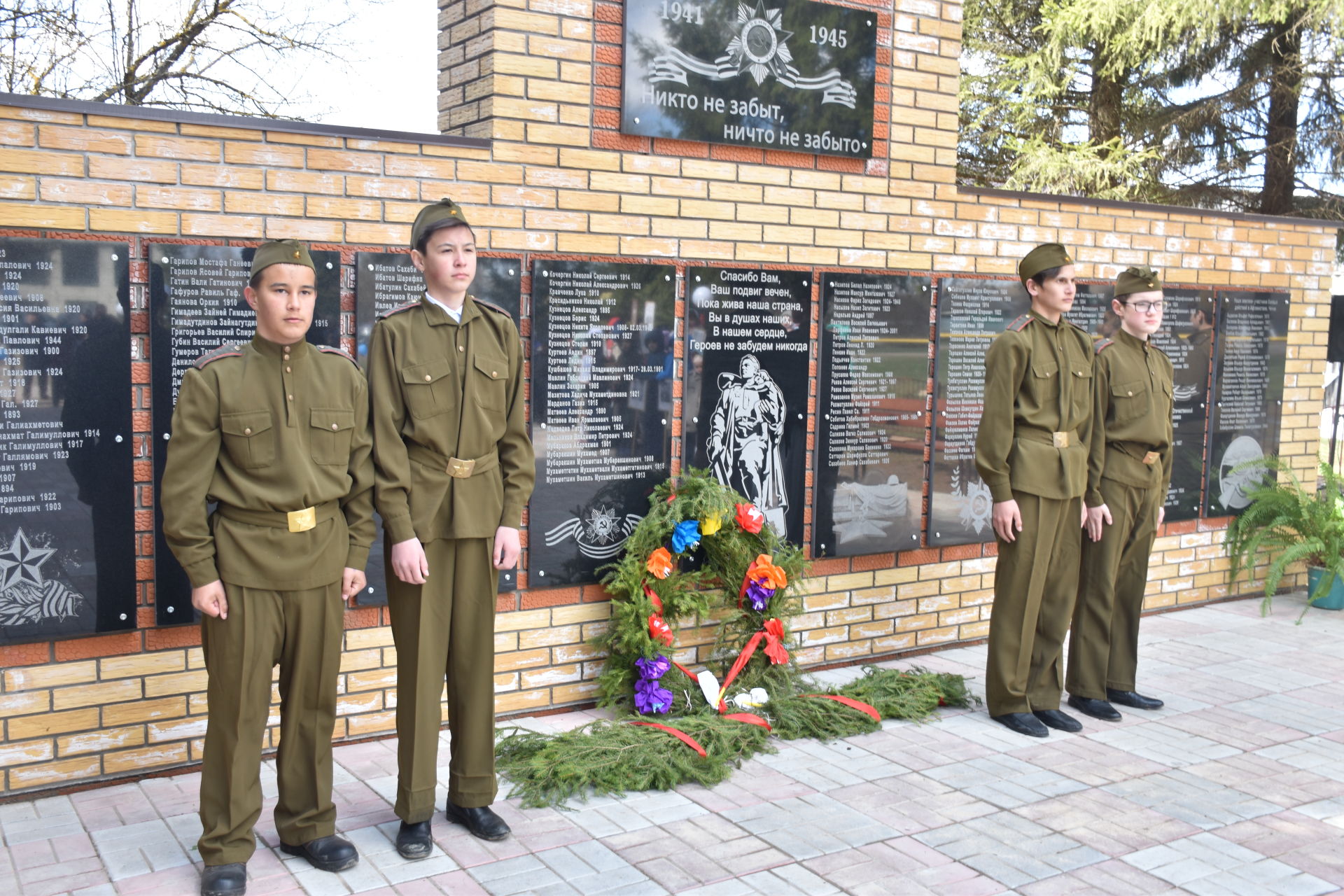 В кукморской деревне Нырты открыли памятник-стелу