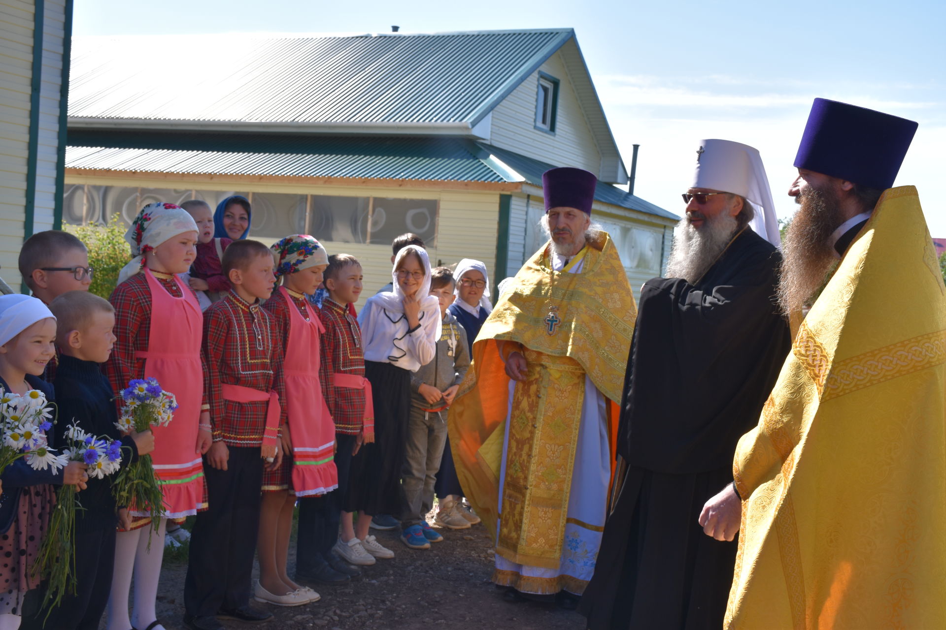 Митрополит Кирилл совершил Божественную литургию в храме села Нырья Кукморского района