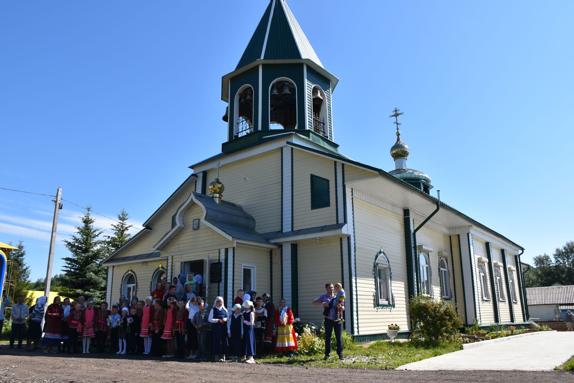 Митрополит Кирилл Кукмара районының Нырья авылындагы храмда литургия уздырды