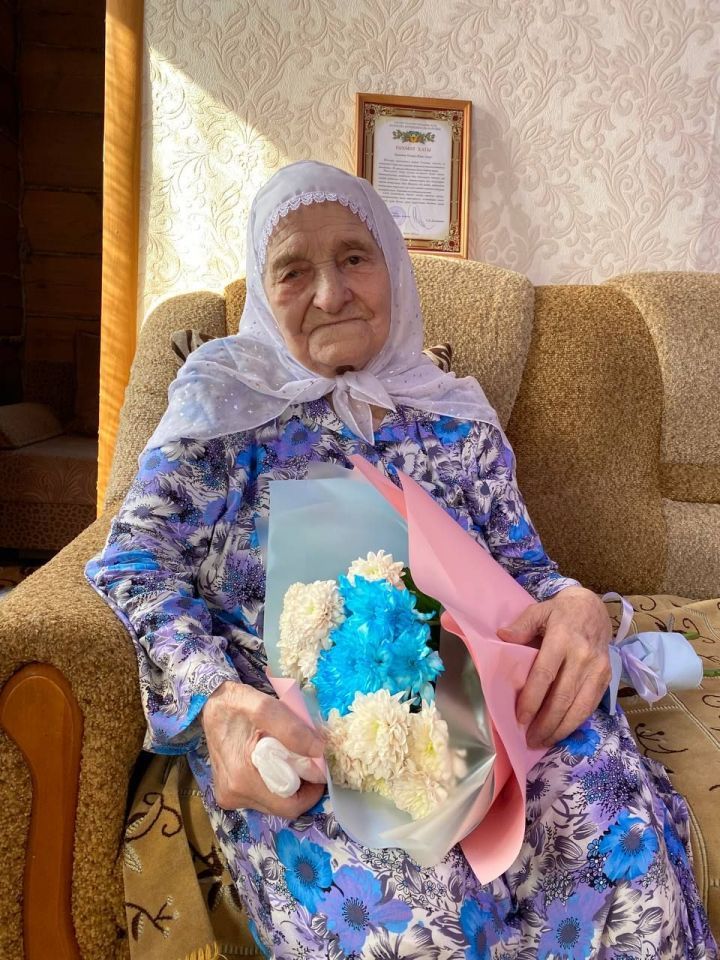 Таскира Хайруллина из деревни Уразаево отмечает свое 90-летие