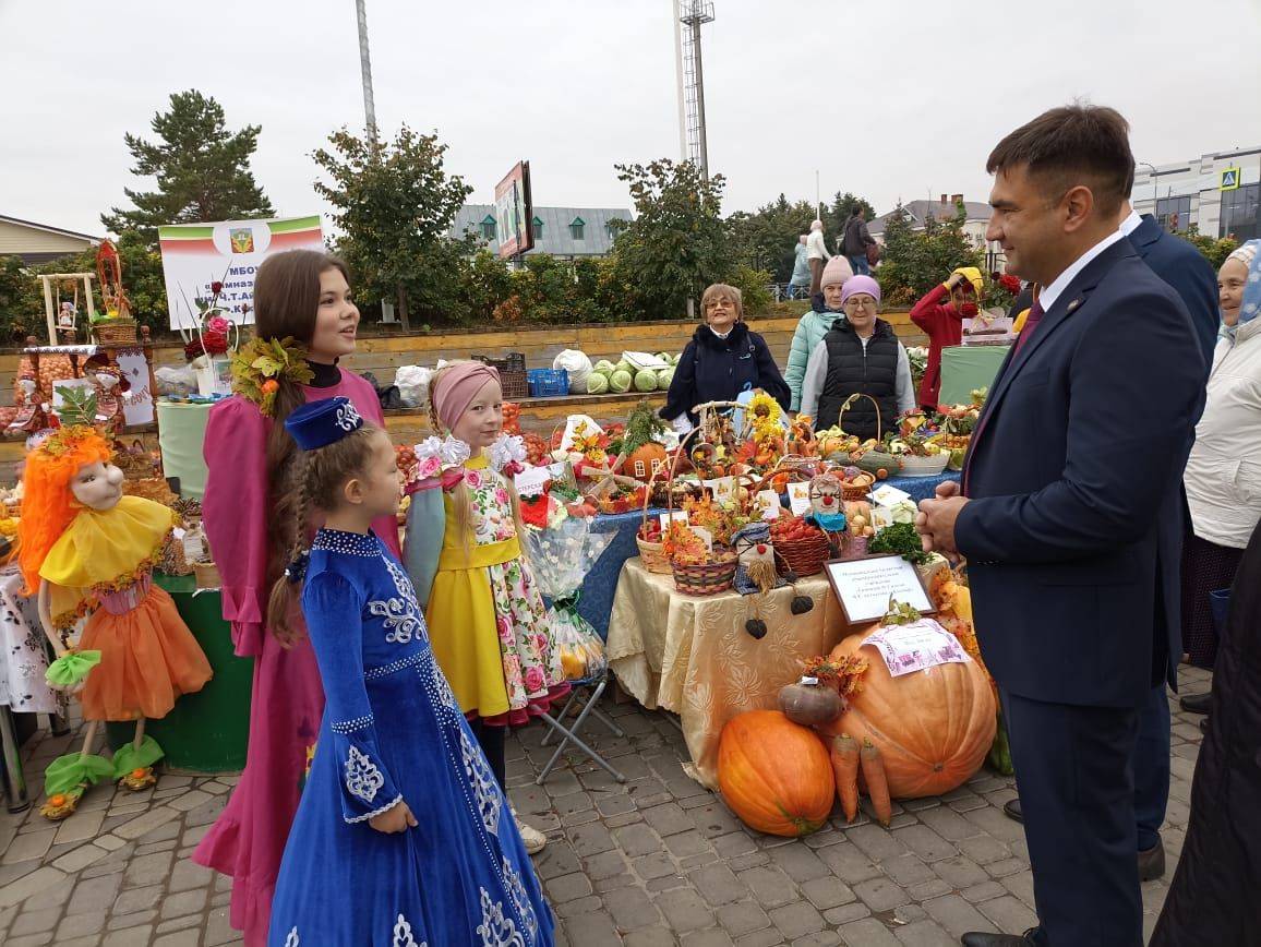 В Кукморе прошла осенняя ярмарка образовательных учреждений