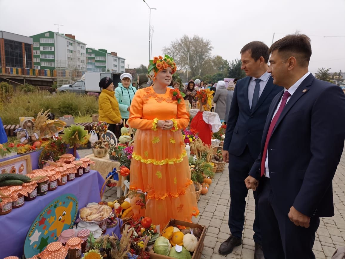 В Кукморе прошла осенняя ярмарка образовательных учреждений