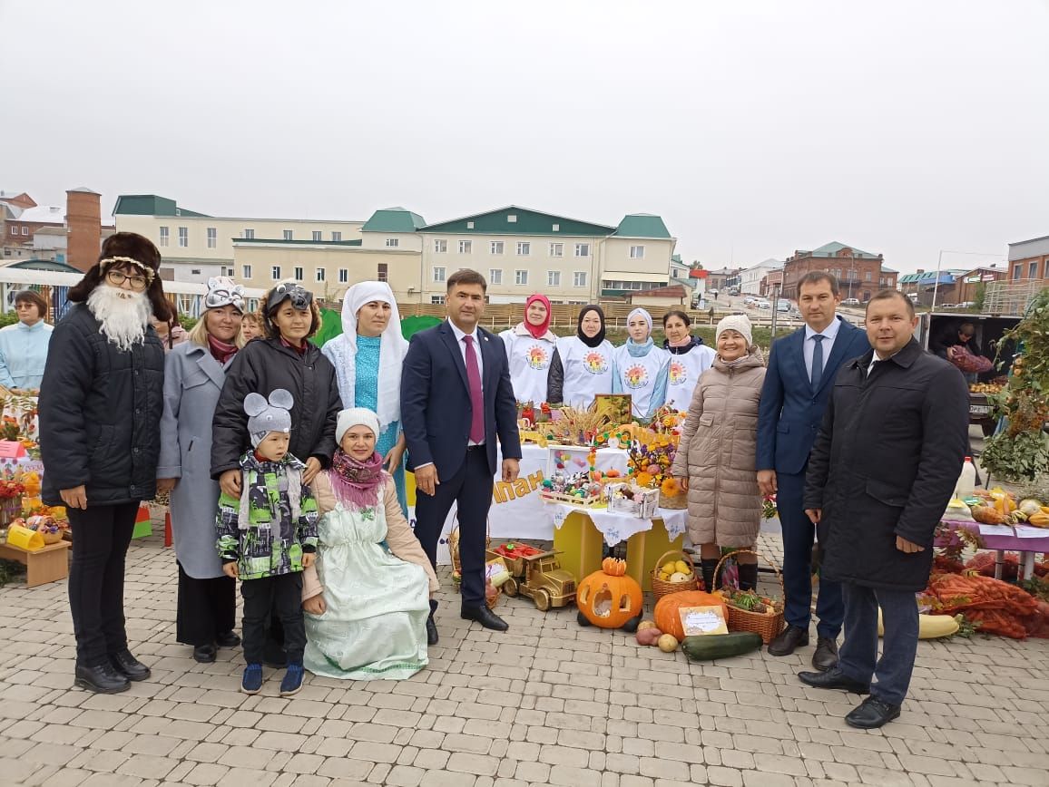 В Кукморе прошла осенняя ярмарка образовательных учреждений