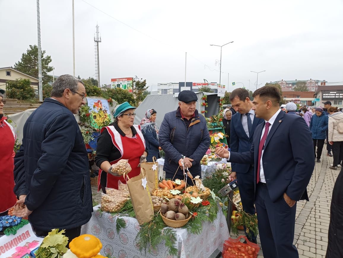 В Кукморе прошла осенняя ярмарка образовательных учреждений