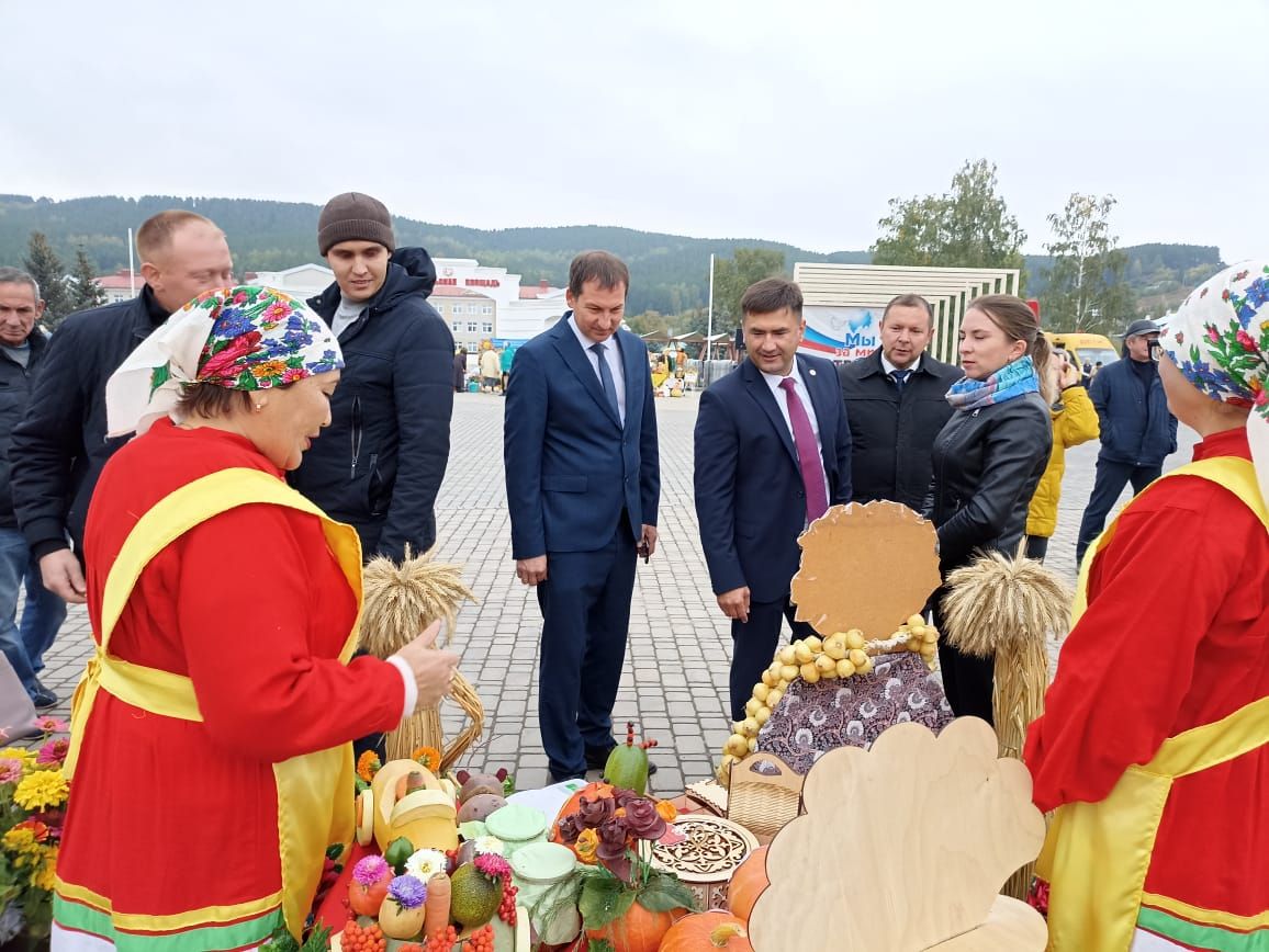 В Кукморе прошла осенняя ярмарка образовательных учреждений