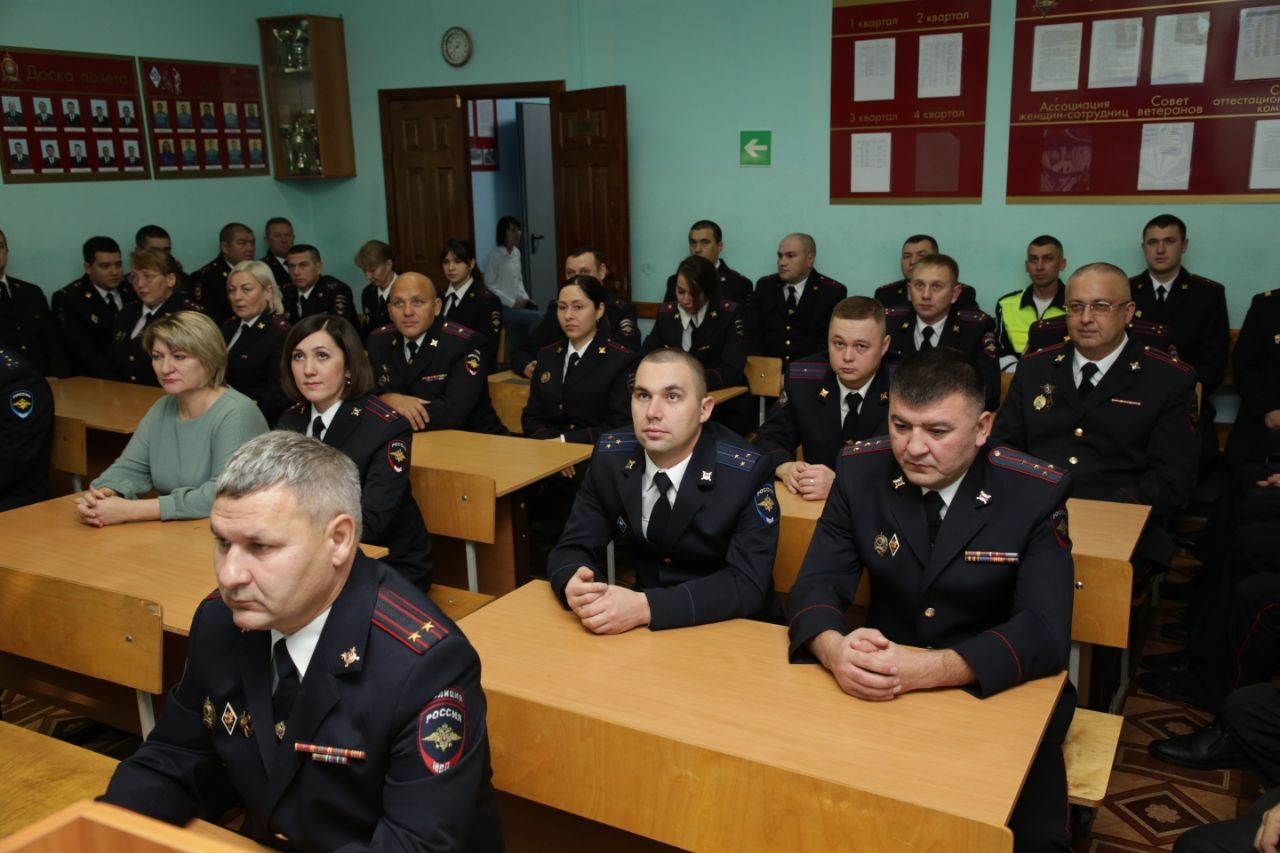 Район башлыгы Сергей Димитриев хокук сагында торучыларны һөнәри бәйрәмнәре белән котлады