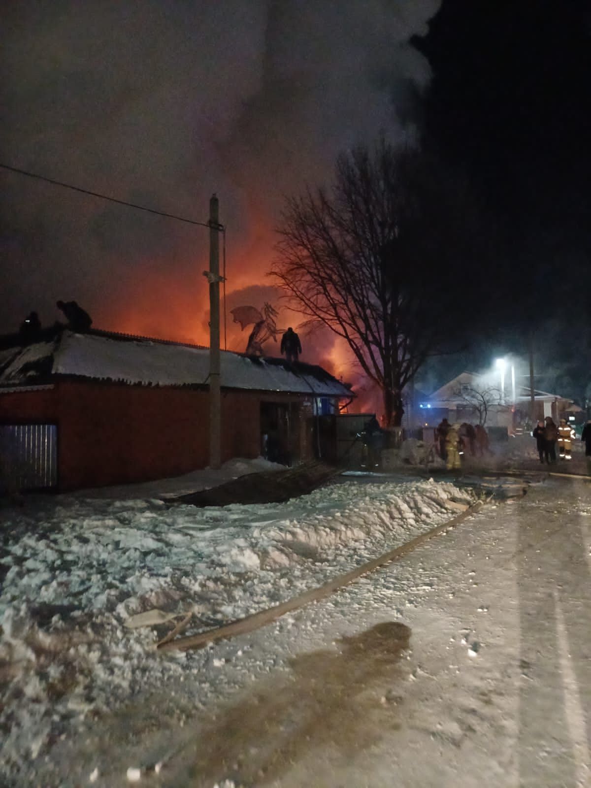 Стали известны подробности крупного пожара в Кукморе, на котором погибла пожилая женщина