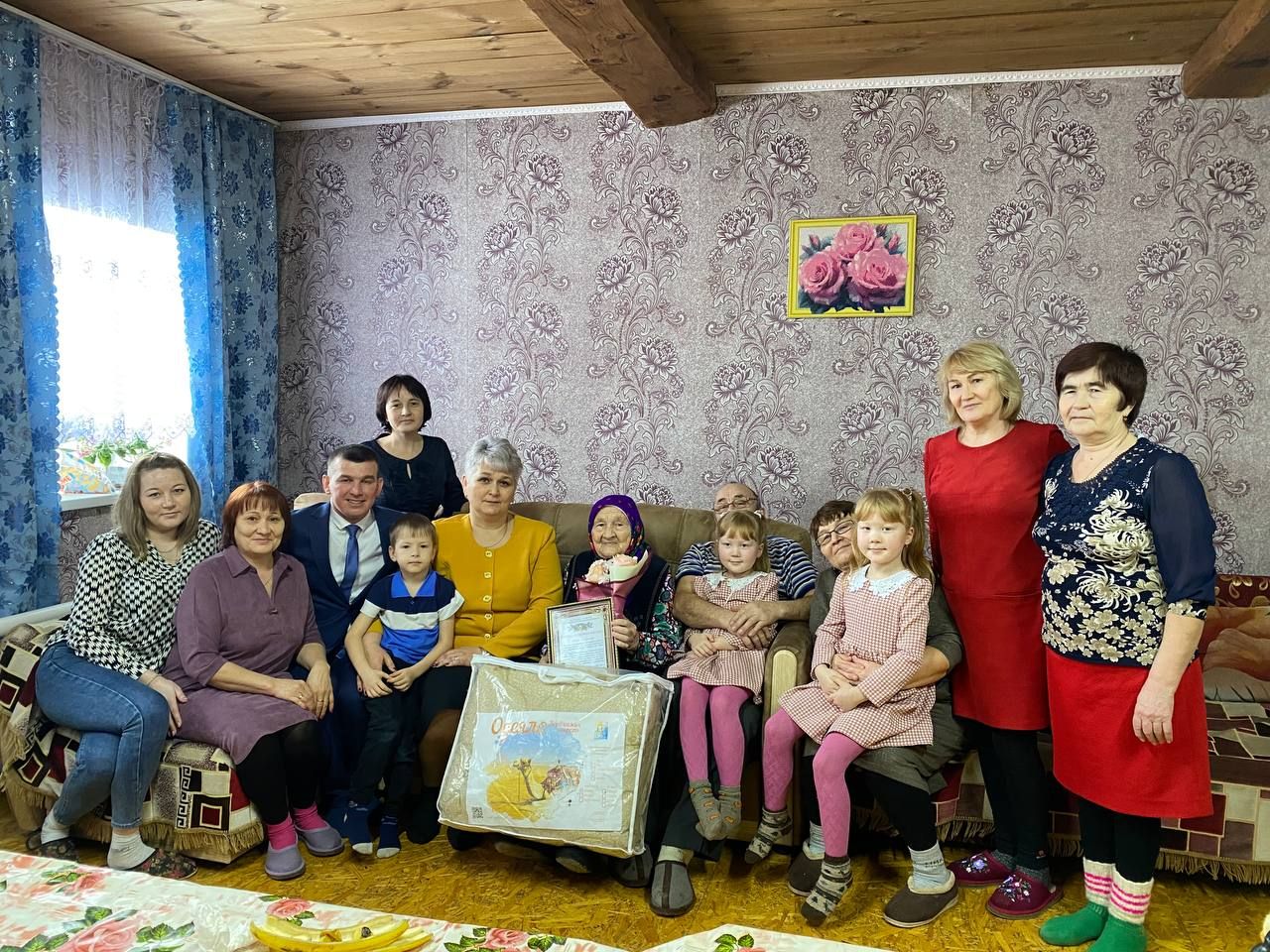Иске Юмья авылында яшәүче Фекла Алексеевага 90 яшь тулды