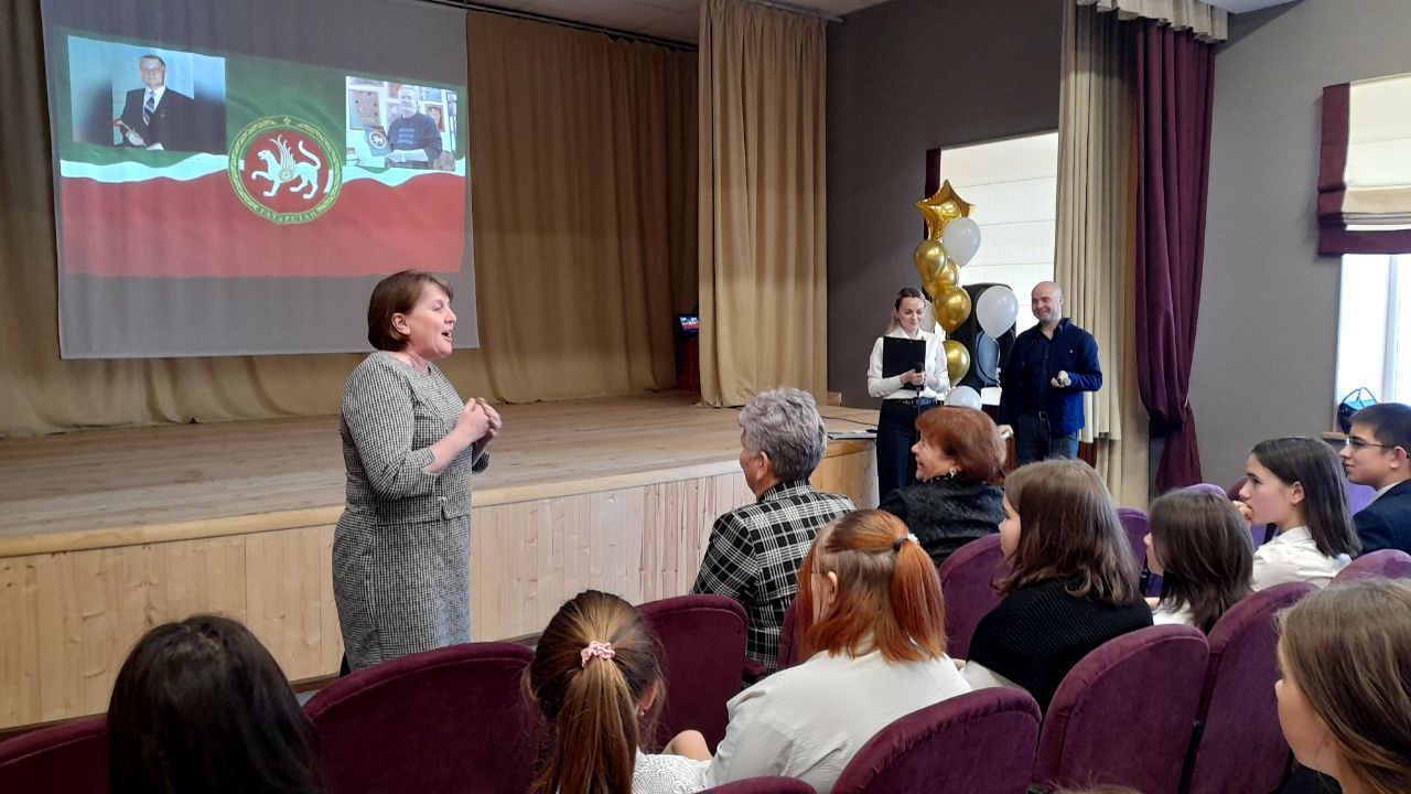 Римма Ратникова посетила парламентский урок в Кукморской школе №3