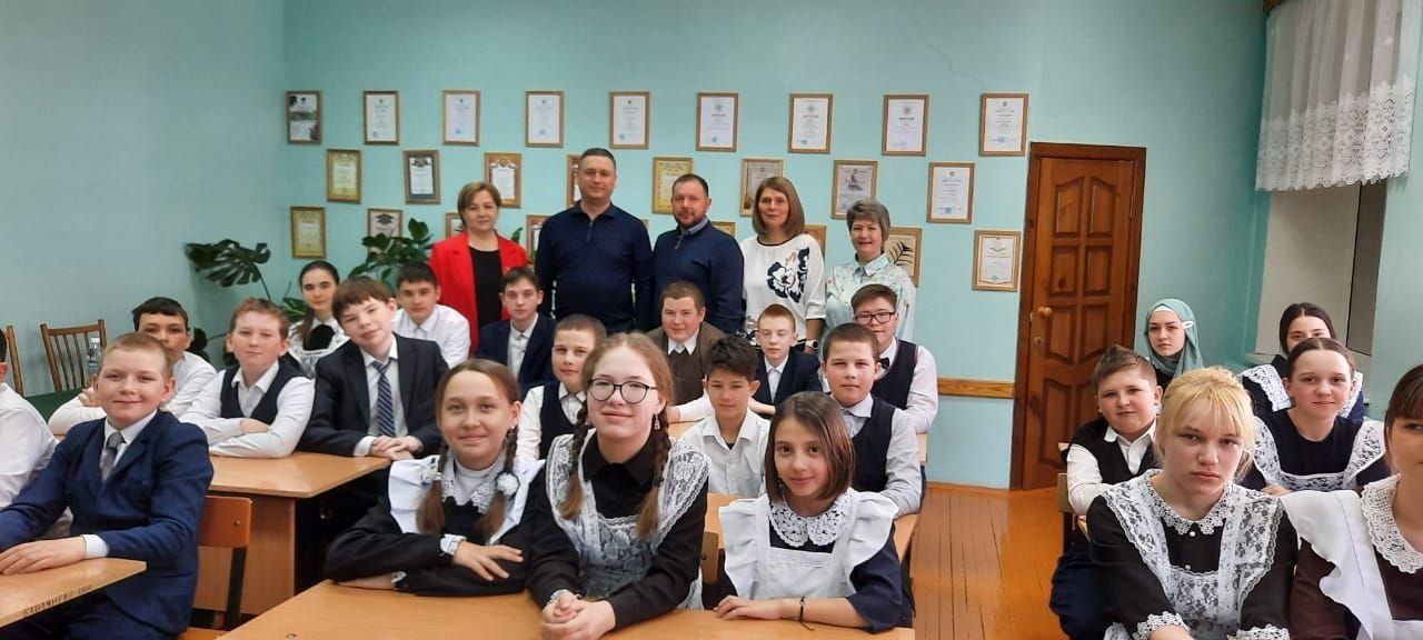 Учащимся Байлянгарской школы на «Уроке цифры» рассказали о квантовых технологиях
