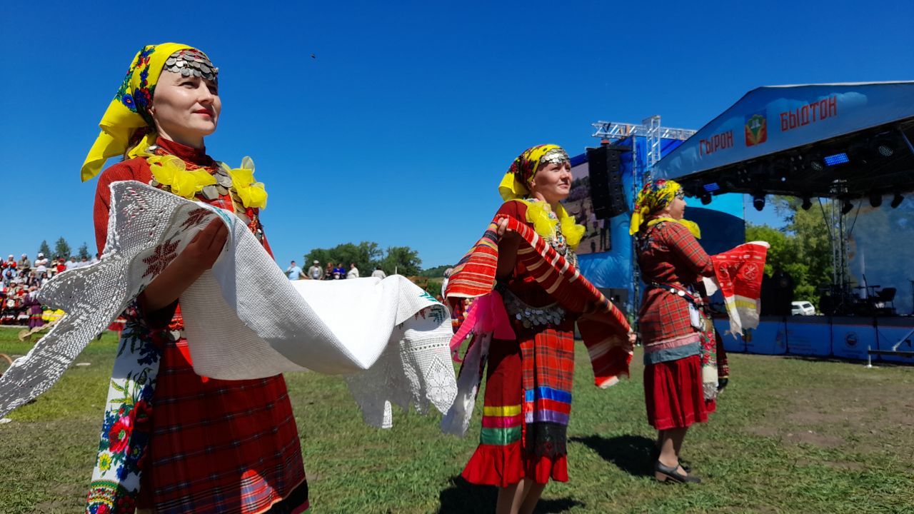 В селе Нырья нашего района проходит республиканский праздник удмуртской культуры «Гырон быдтон»