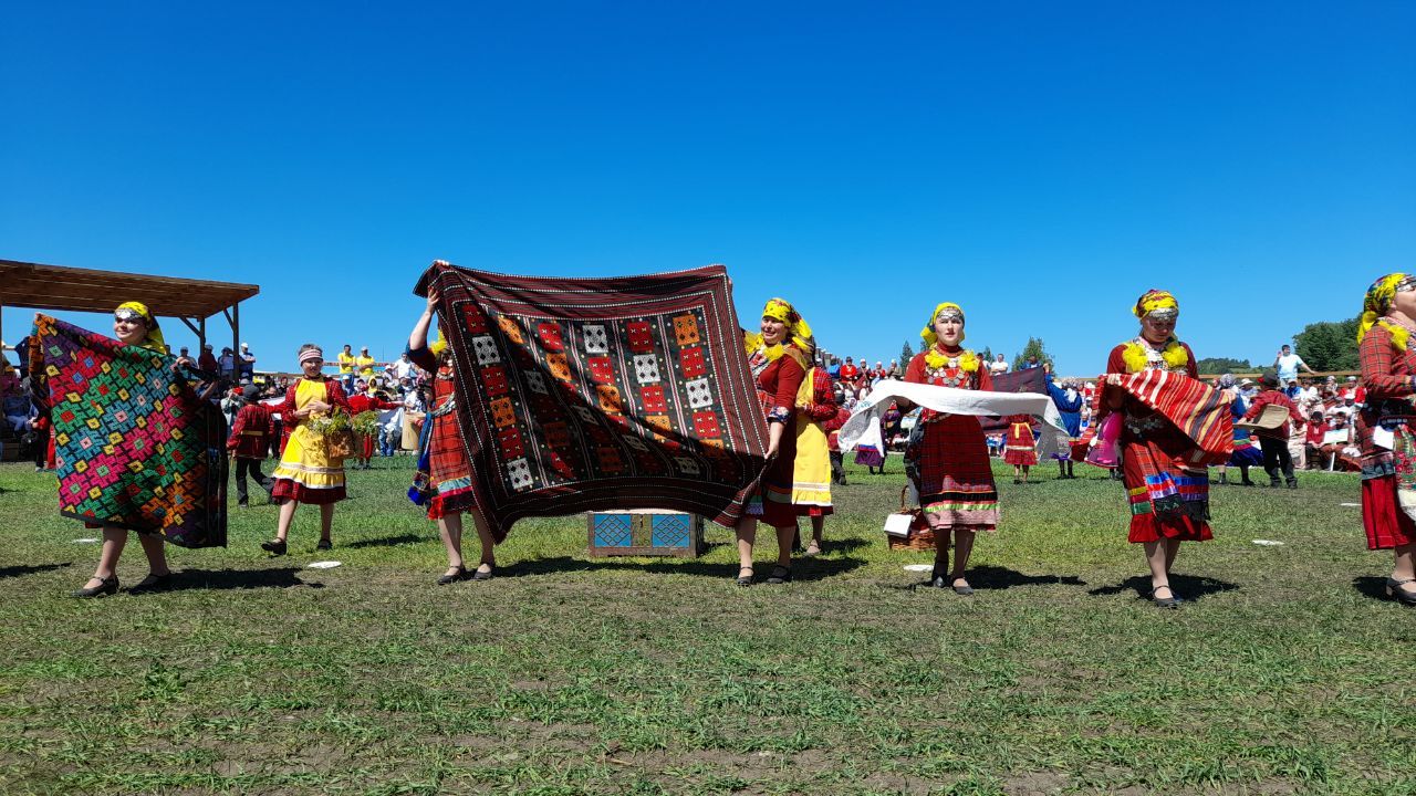 В селе Нырья нашего района проходит республиканский праздник удмуртской культуры «Гырон быдтон»