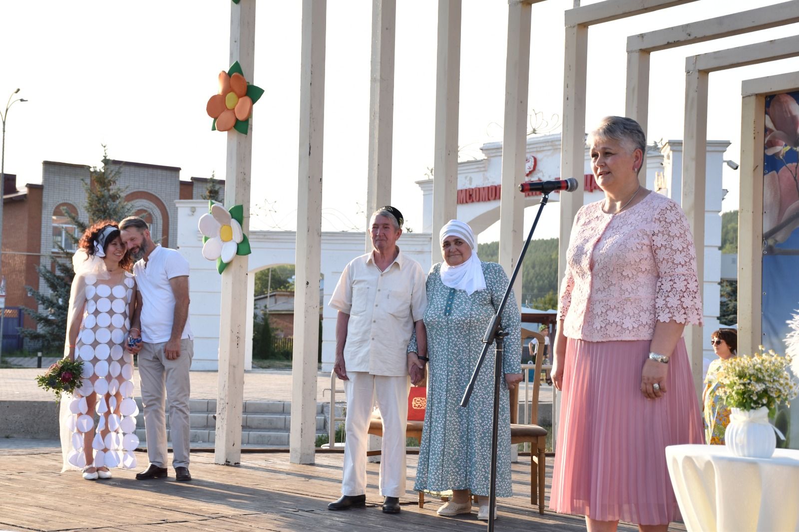 Гаилә, мәхәббәт һәм тугрылык көнендә Кукмарада алтын туй ияләре — Нигъмәтҗановлар гаиләсен котладылар