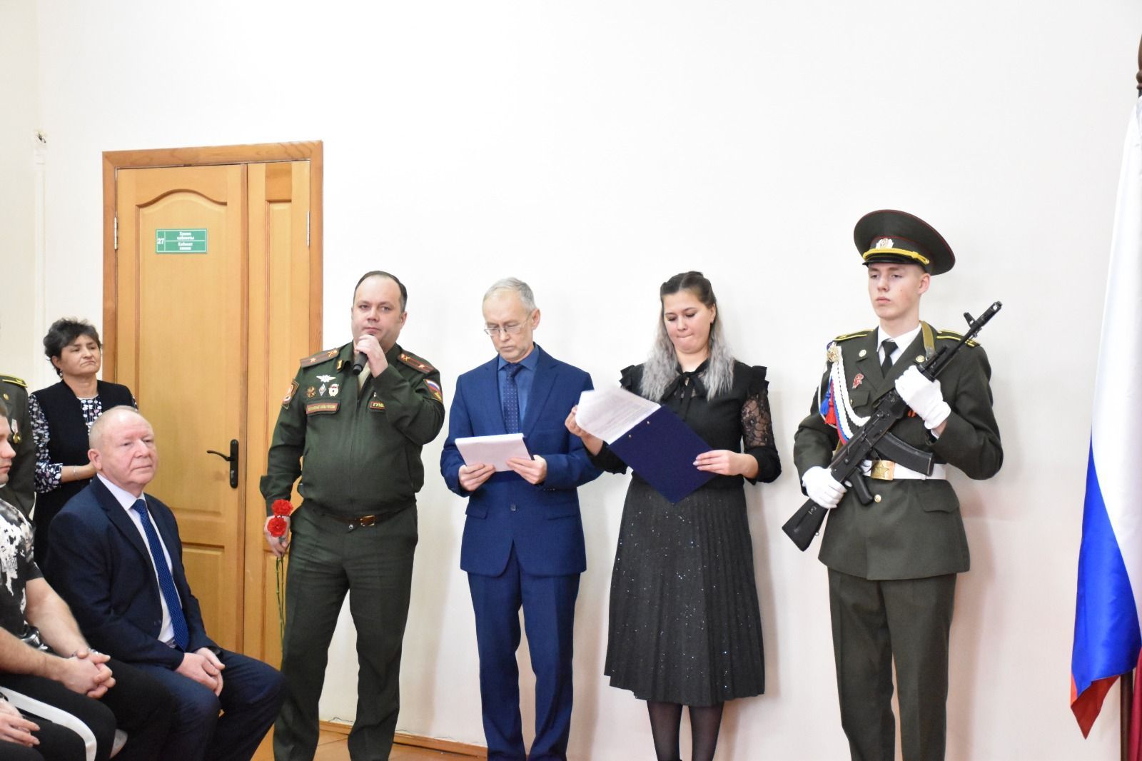 В Кукморской гимназии №1 установили мемориальную доску памяти Ильназа Гайфиева, погибшего в СВО