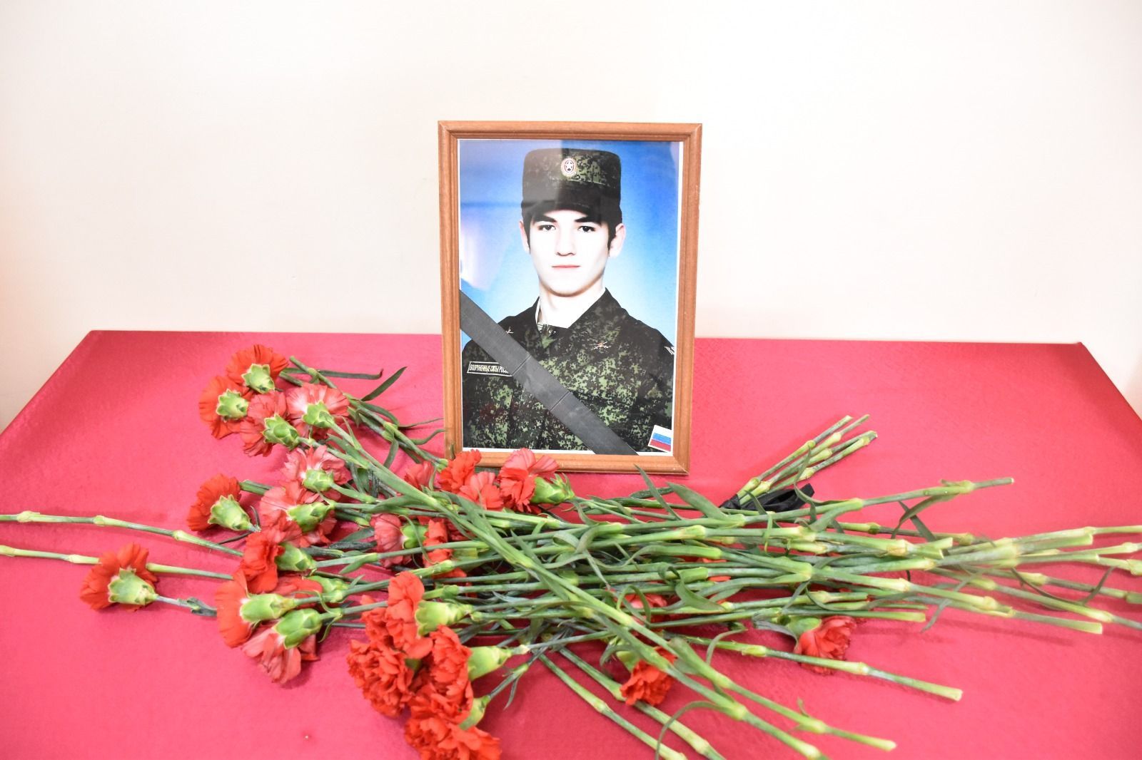 В Кукморской гимназии №1 установили мемориальную доску памяти Ильназа Гайфиева, погибшего в СВО