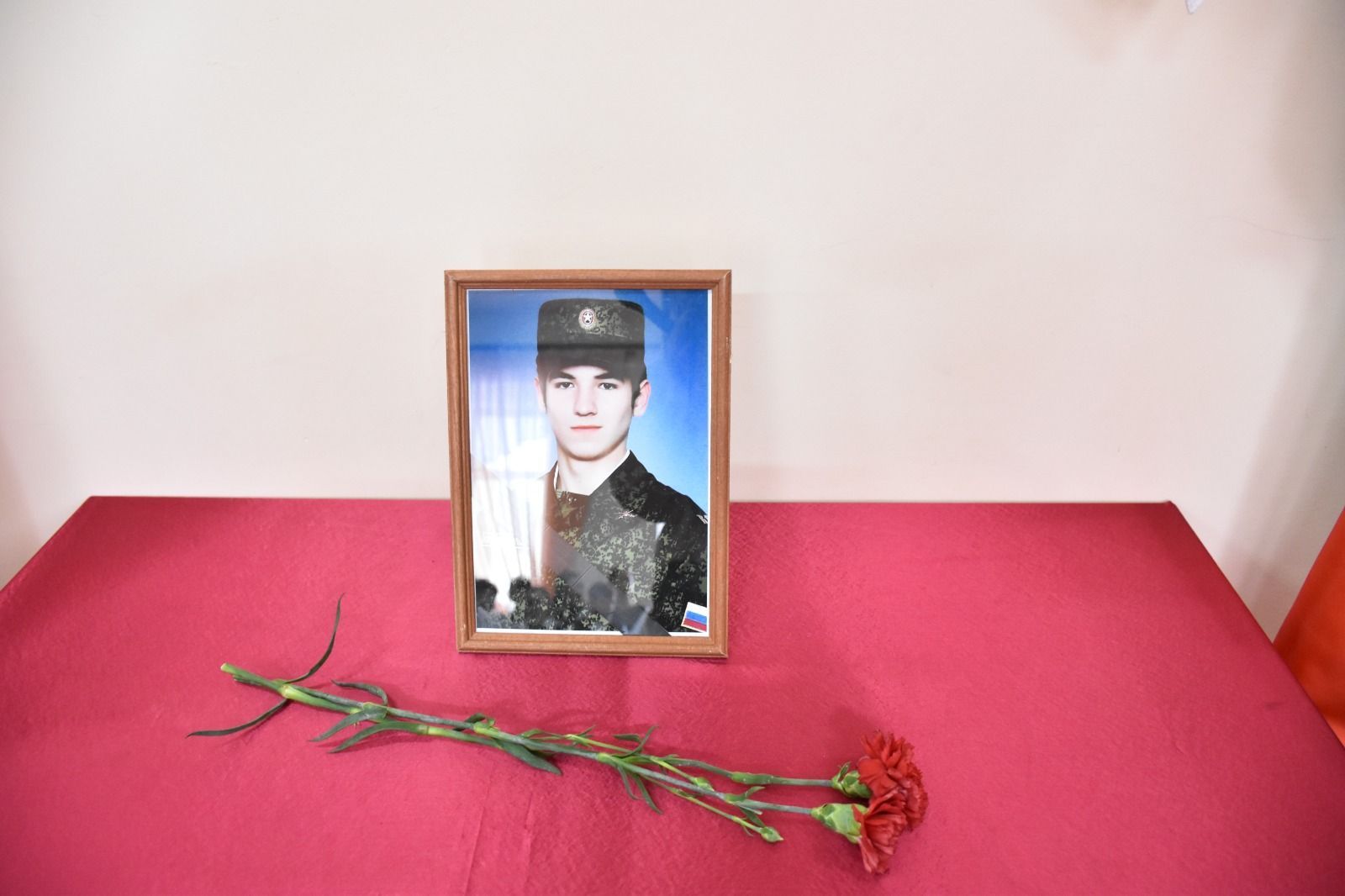 В Кукморской гимназии №1 установили мемориальную доску памяти Ильназа Гайфиева, погибшего в СВО