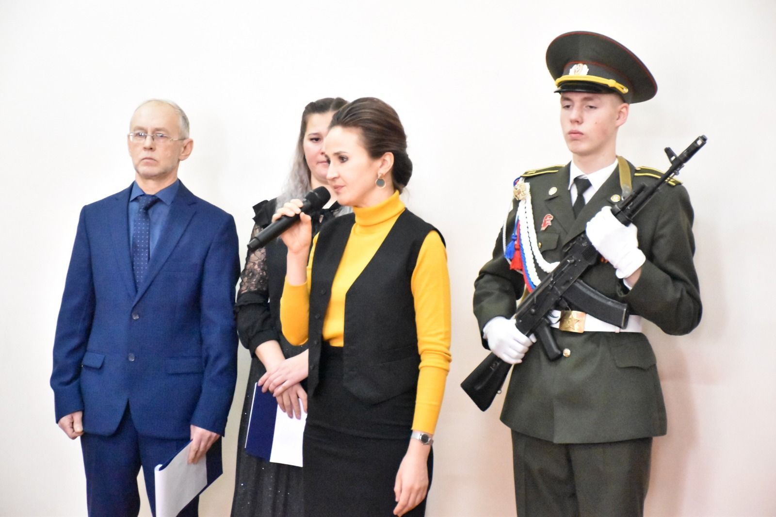 В Кукморской гимназии №1 установили мемориальную доску памяти Ильназа Гайфиева, погибшего в СВО