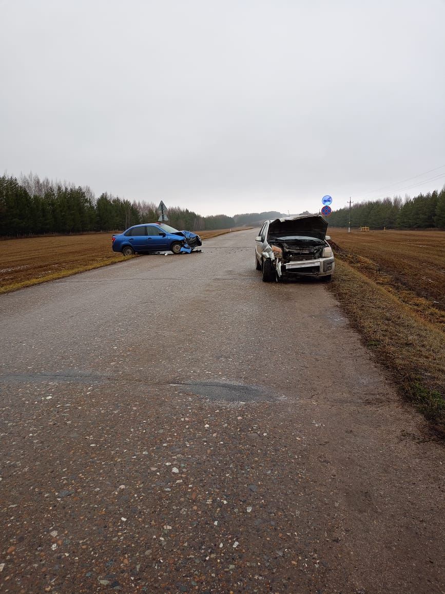 На трассе в Кукморском районе столкнулись два авто, есть пострадавшие